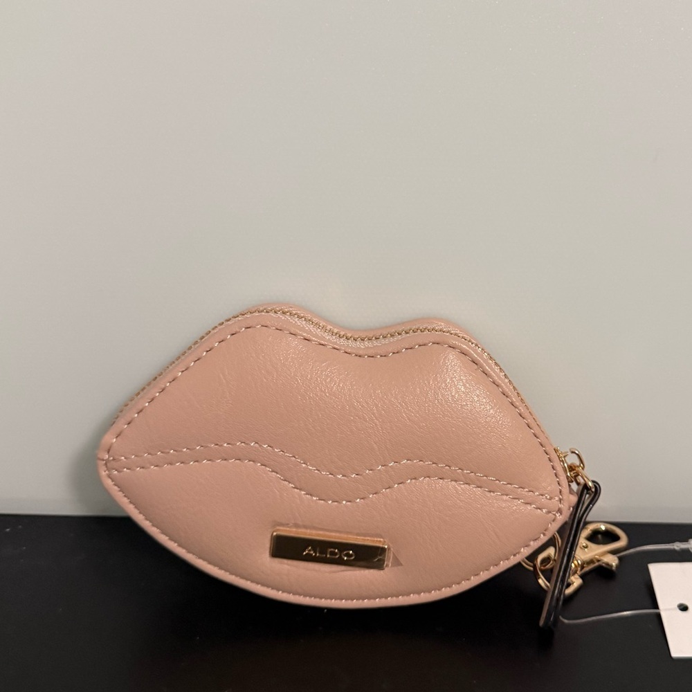 Aldo Coin Pouch 💋💋 in a blush color with Gold tone Accents! NWT